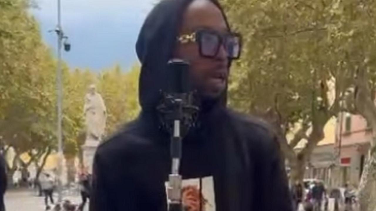 Il rapper "Kevin ir nero" in piazza XX