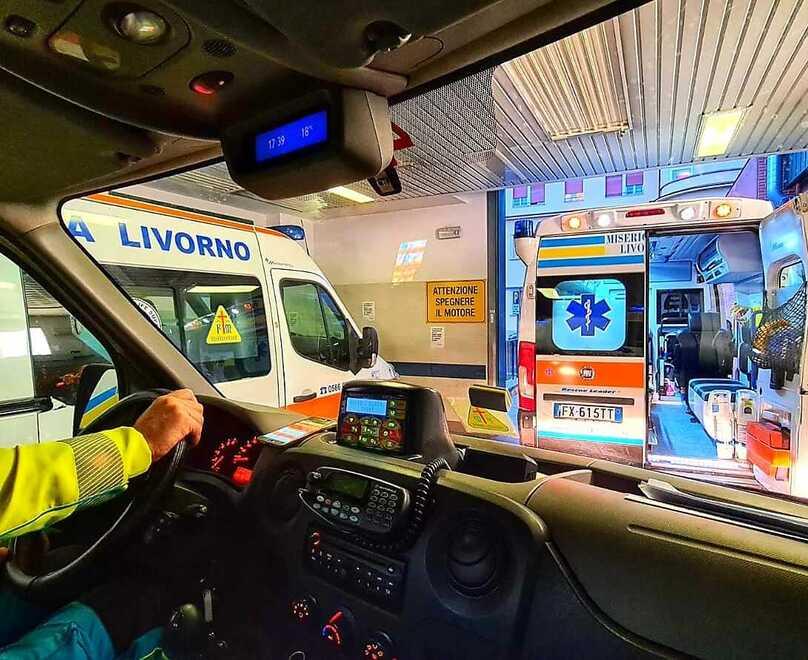 Ambulanze della Misericordia di via Verdi al pronto soccorso (foto d'archivio)