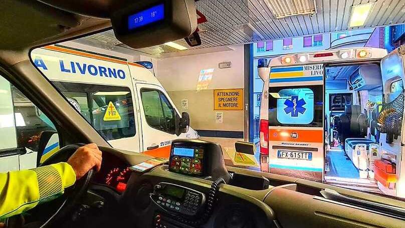 Ambulanze della Misericordia di via Verdi al pronto soccorso (foto d'archivio)