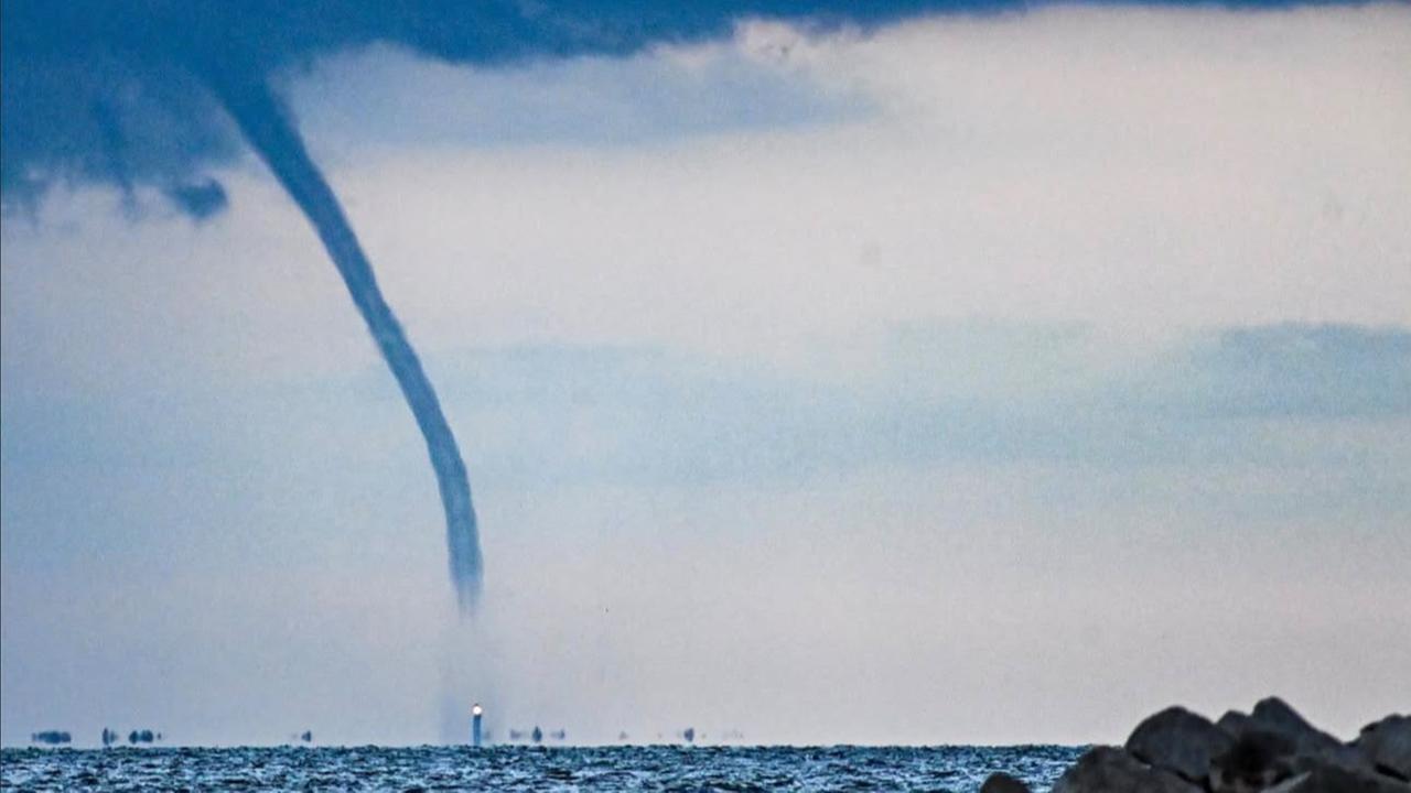 Tromba marina a Lido Estensi: feriti e contusi, colpiti i bagni Sayonara e Medusa