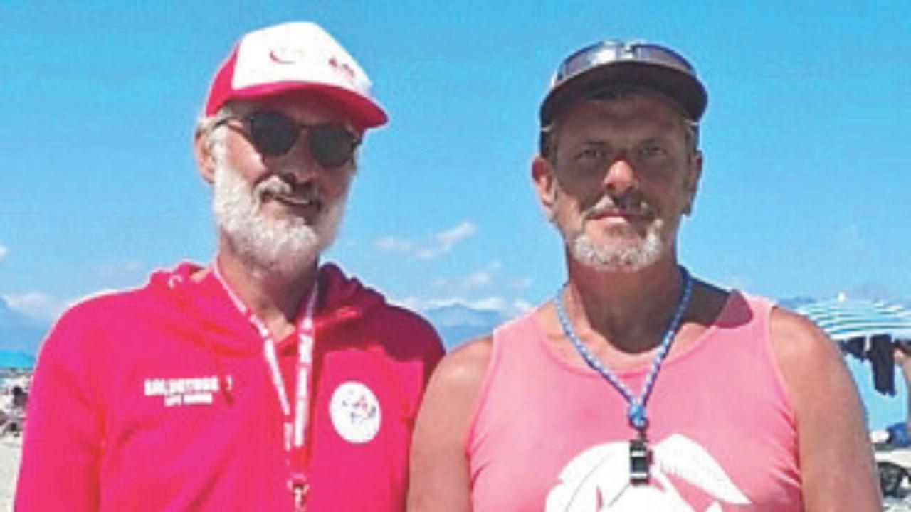 I bagnini Valerio Alderigi e Andrea Bargi che sono intervenuti in mare per salvare la bambina