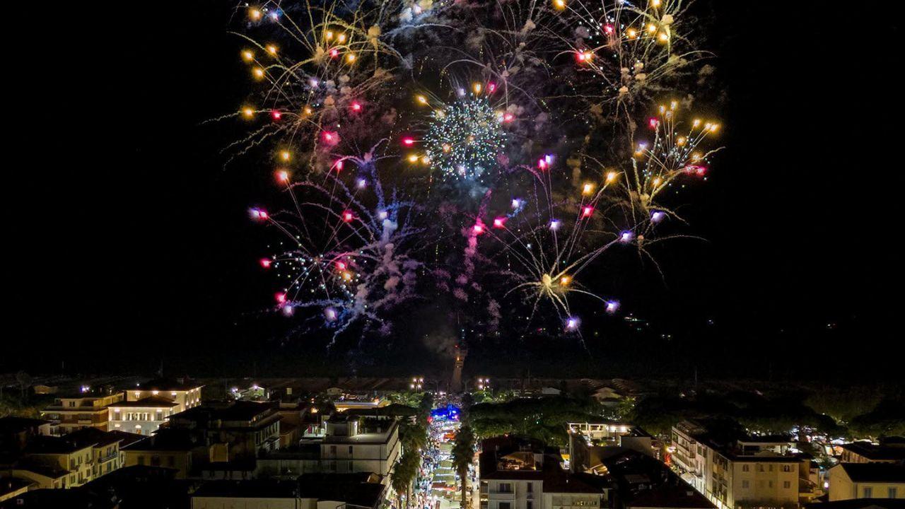 Sant’Ermete a Forte dei Marmi: conto alla rovescia per la festa e i fuochi di fine estate