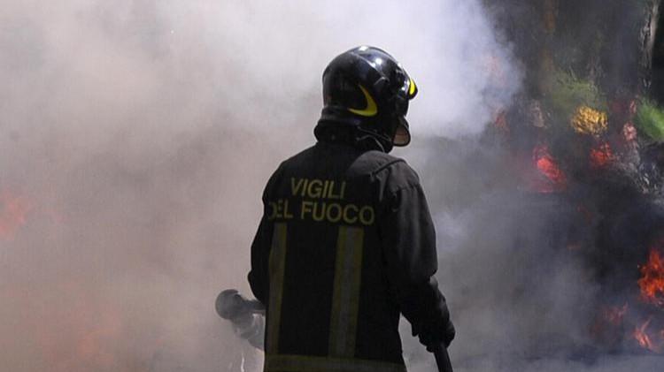 Violenta esplosione in una palazzina: 2 feriti gravi, tetto crollato