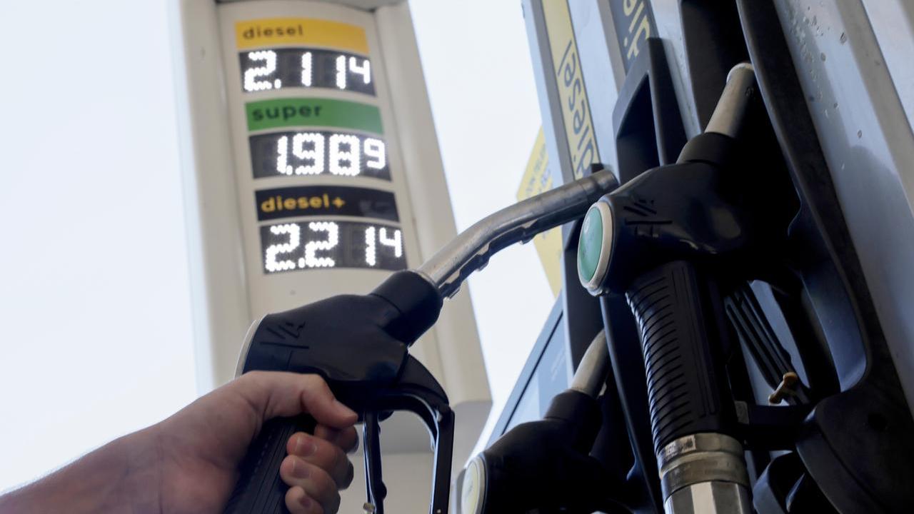 Caro carburante, il Comune gestisce direttamente il distributore: risparmi fino a 20 centesimi al litro