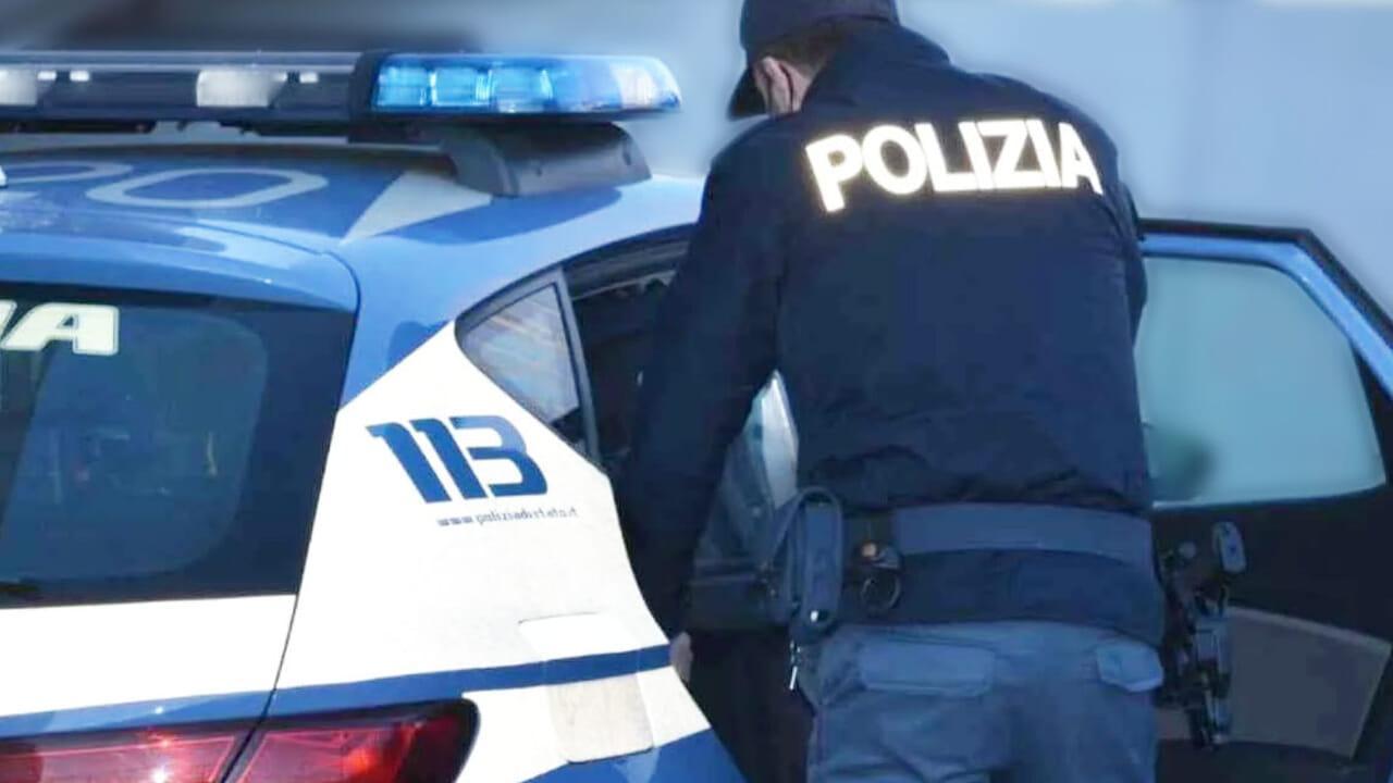 Forza l’alt e finisce fuori strada, due agenti feriti nell’inseguimento