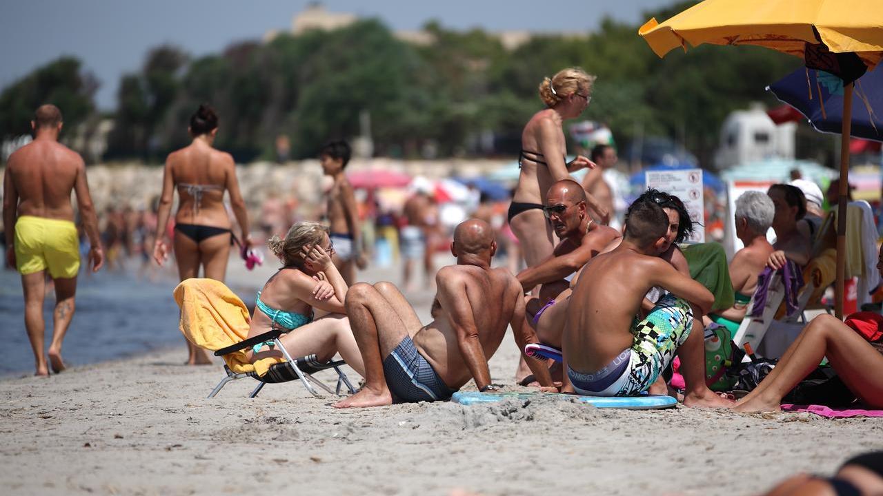 -
Alghero bagnanti in spiaggia