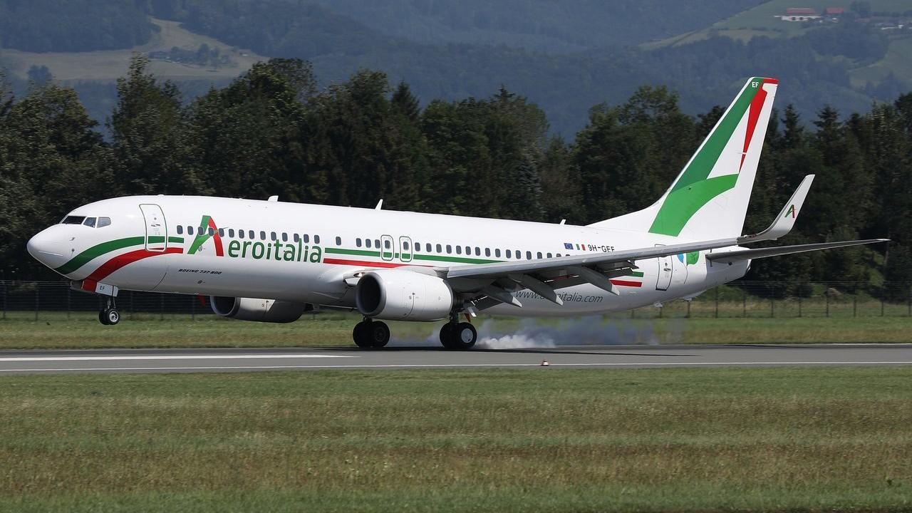 Paura sul volo Cagliari-Roma, pneumatico danneggiato al decollo