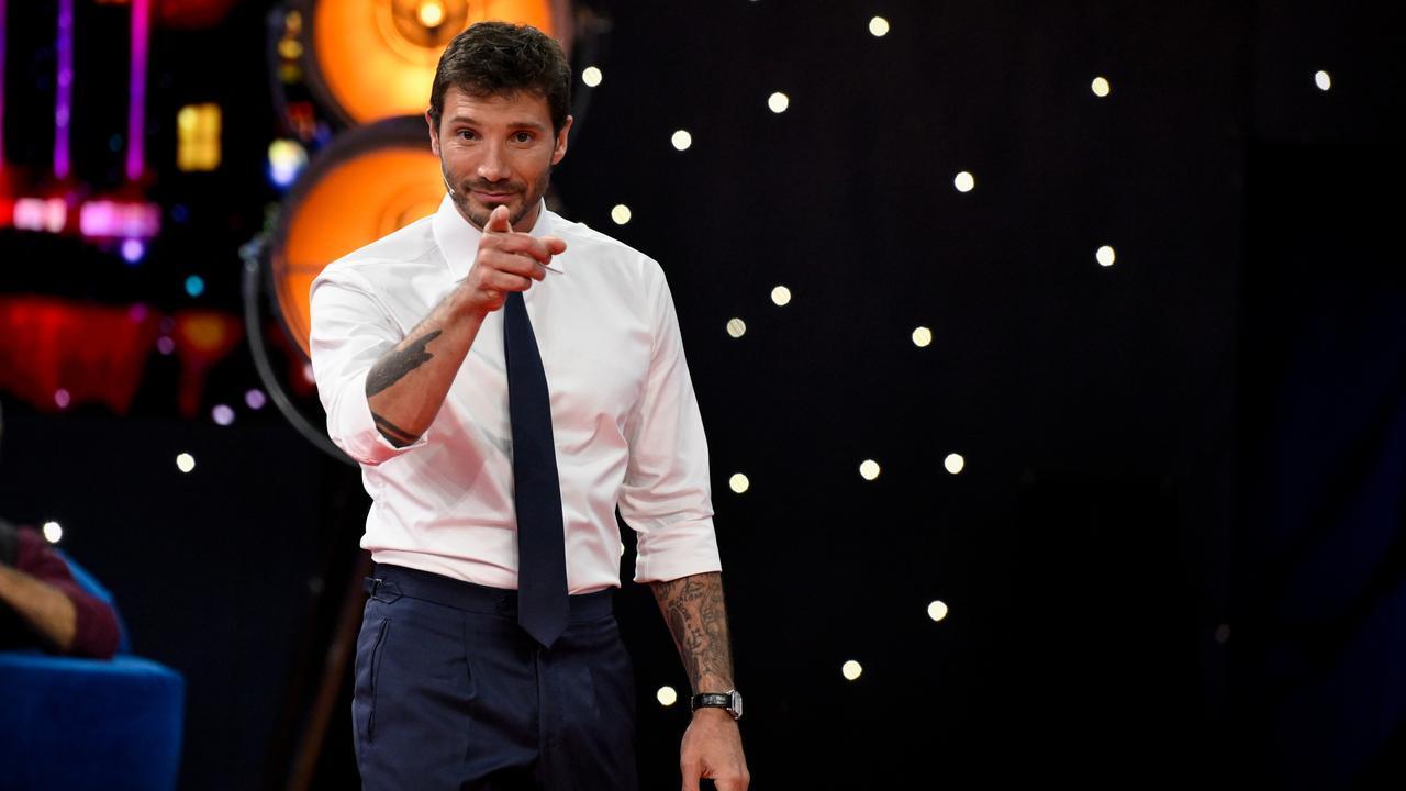 Affari Tuoi torna il 6 settembre, Stefano De Martino riparte in salita: la sfida per gli ascolti è già cominciata