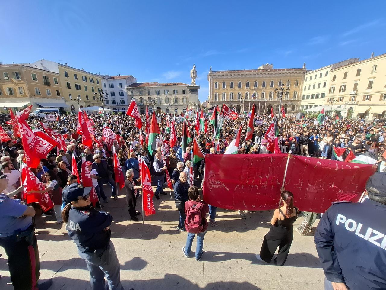 Sassari, decine di indagati per la manifestazione pro Palestina: l’accusa è di blocco stradale