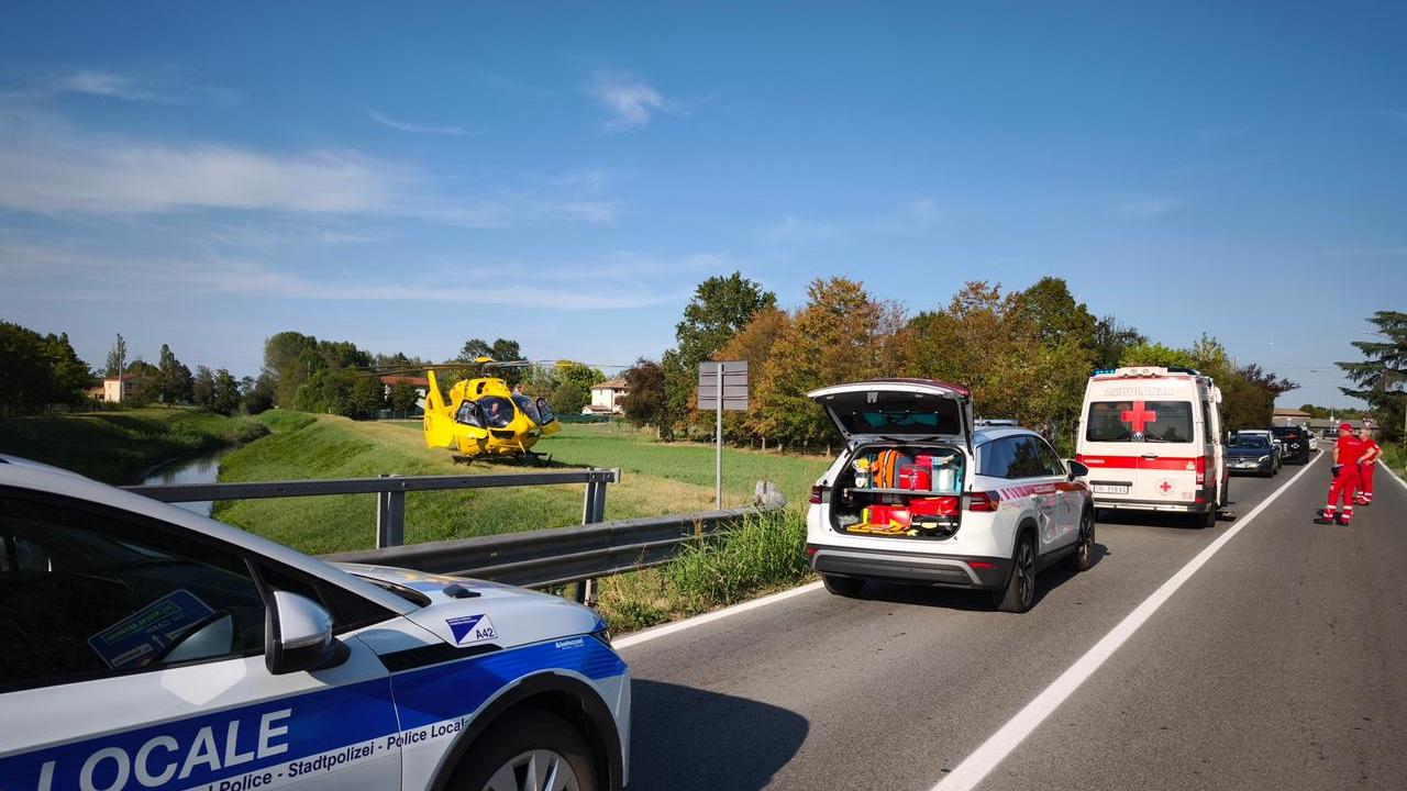 Cicilista investito da un’auto, in ospedale un operaio di 32 anni