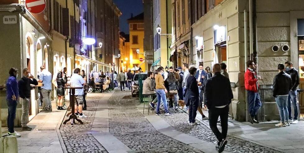 Scoppia l’ennesima rissa in via Gallucci. Alcuni ragazzi vengono presi a bastonate