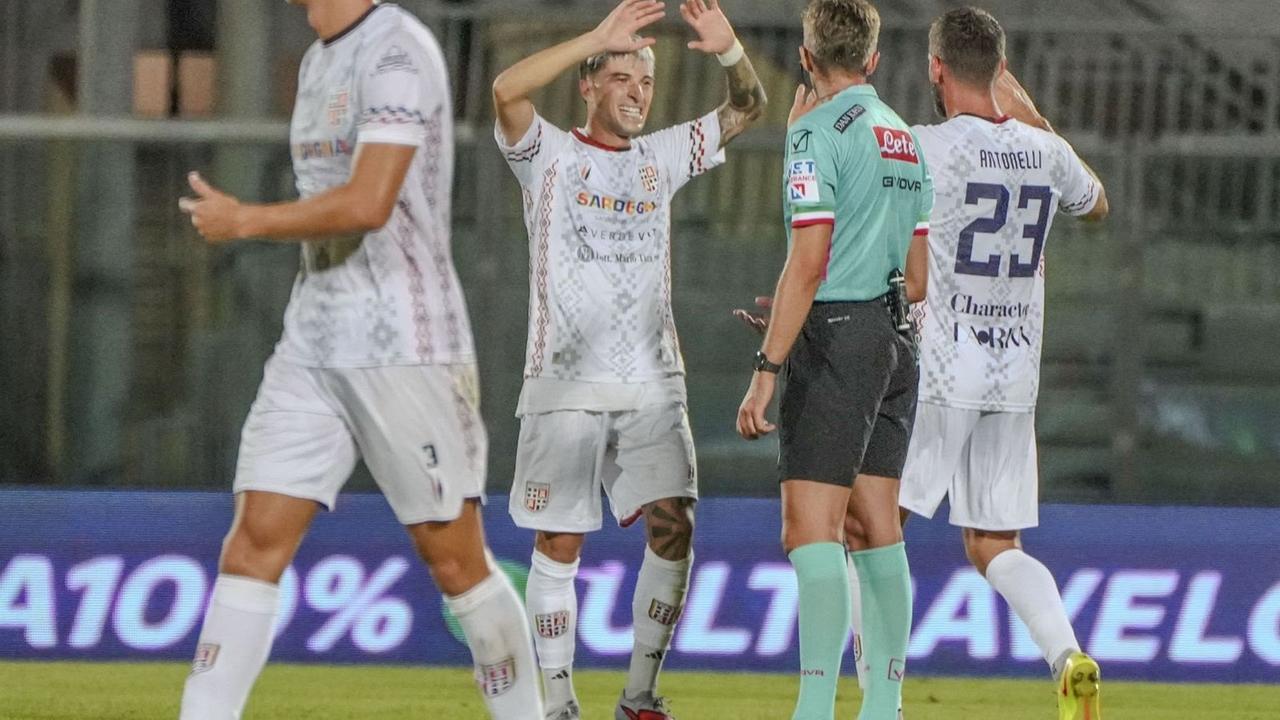 Livorno-Torres: 1-1. Rossoblù all’attacco in avvio di ripresa! LA DIRETTA