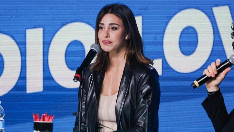 Belen, le foto di Luna Marì diventano un caso: «Perché esponi così tua figlia?» – La polemica sullo sharenting