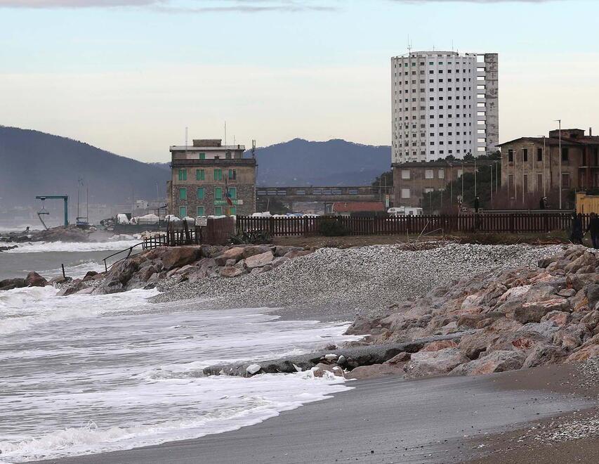 Erosione costiera in Toscana, un piano da 547 milioni per salvare le spiagge: ecco dove si interverrà