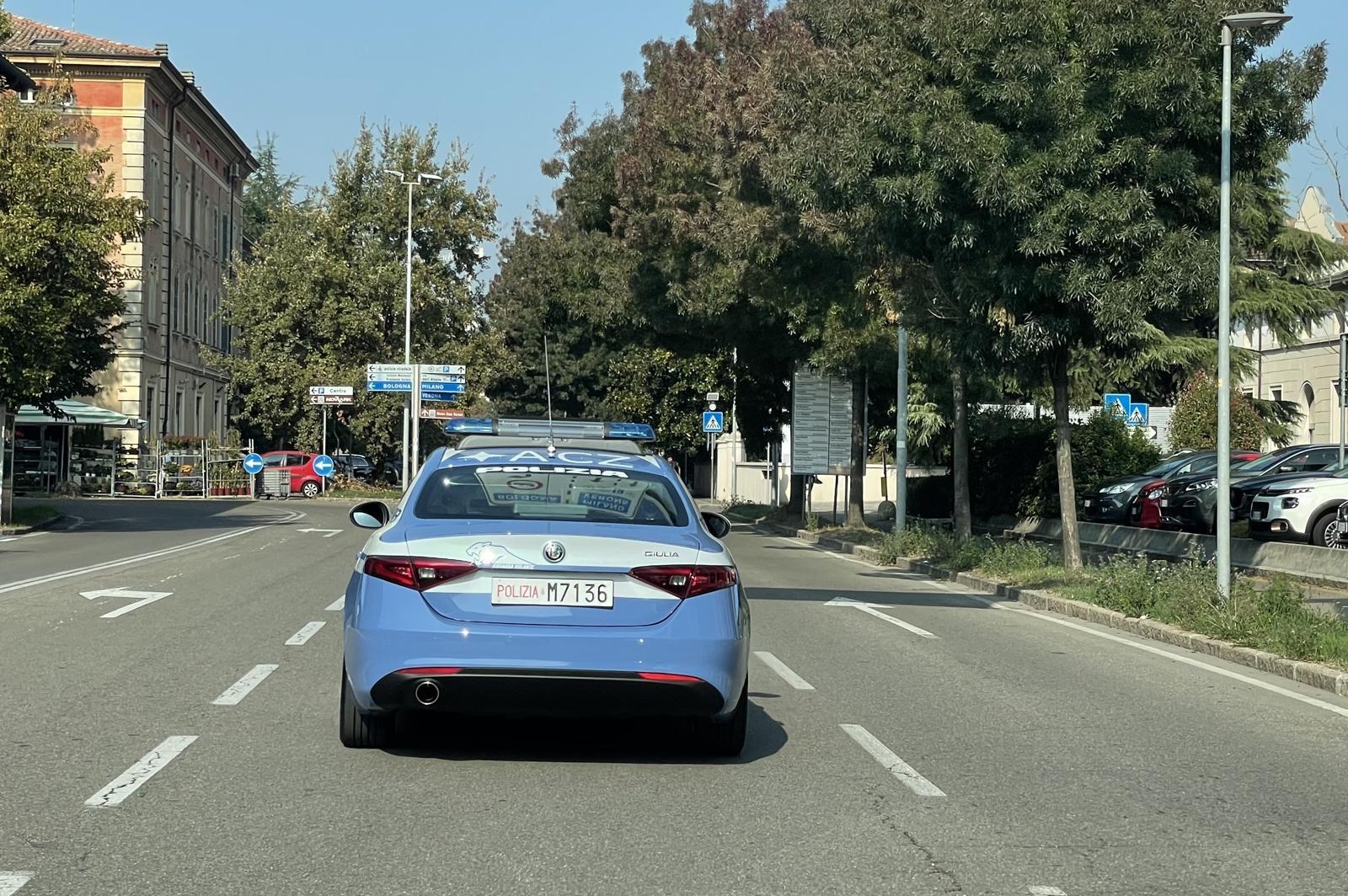 Una volante della polizia (foto d'archivio)