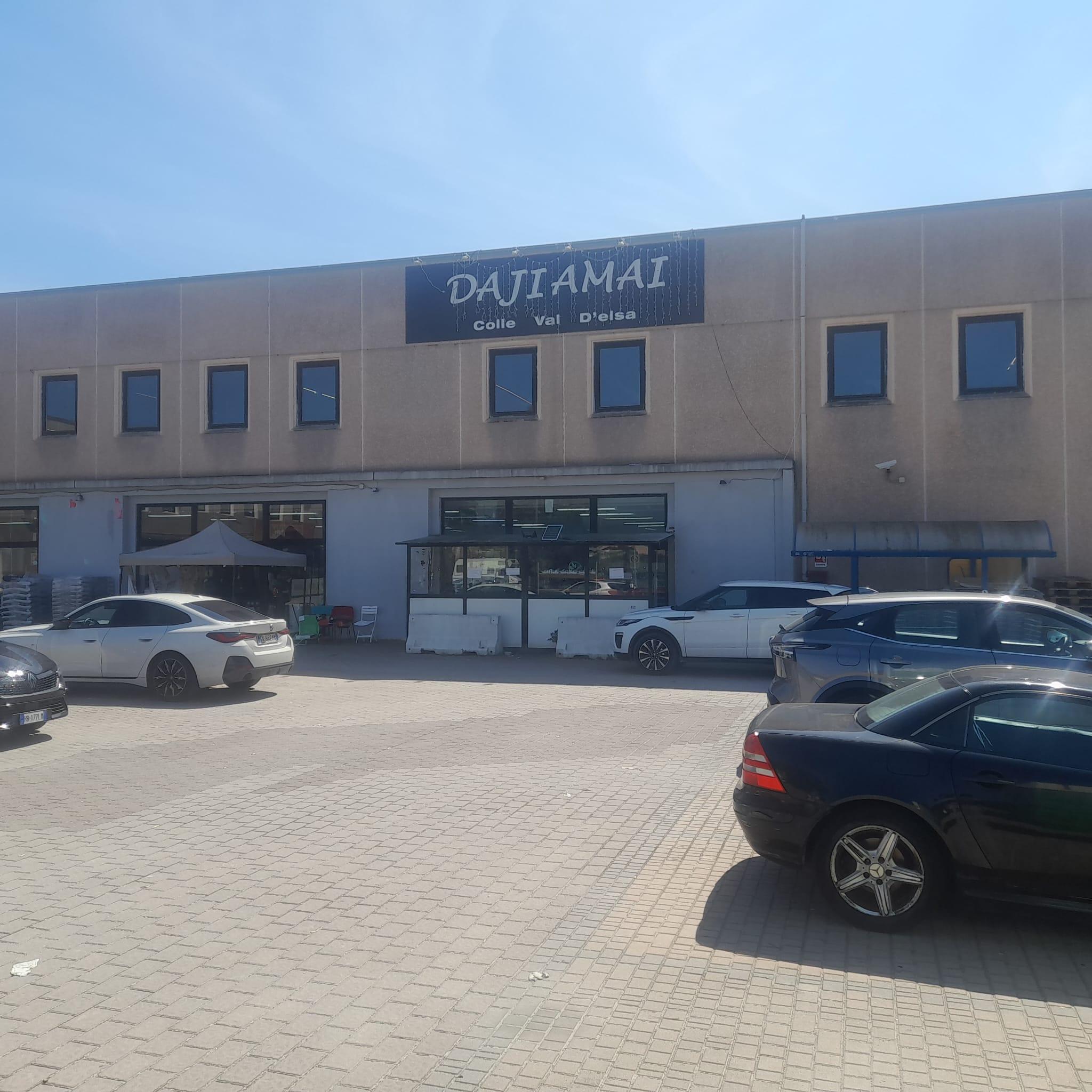 Il negozio cinese "Dajiamai"