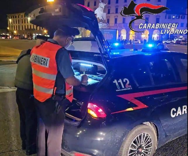 Carabinieri in piazza della Repubblica (foto d'archivio)