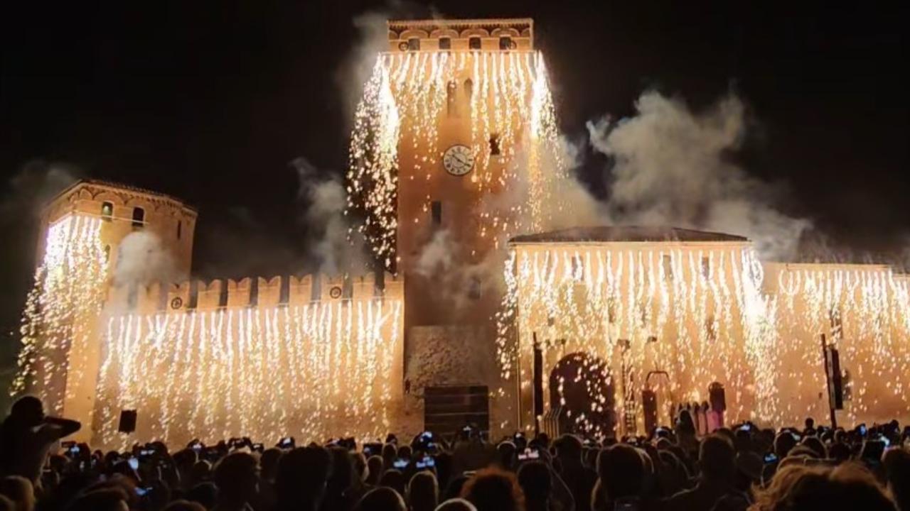 Lo spettacolare incendio del castello di Formigine