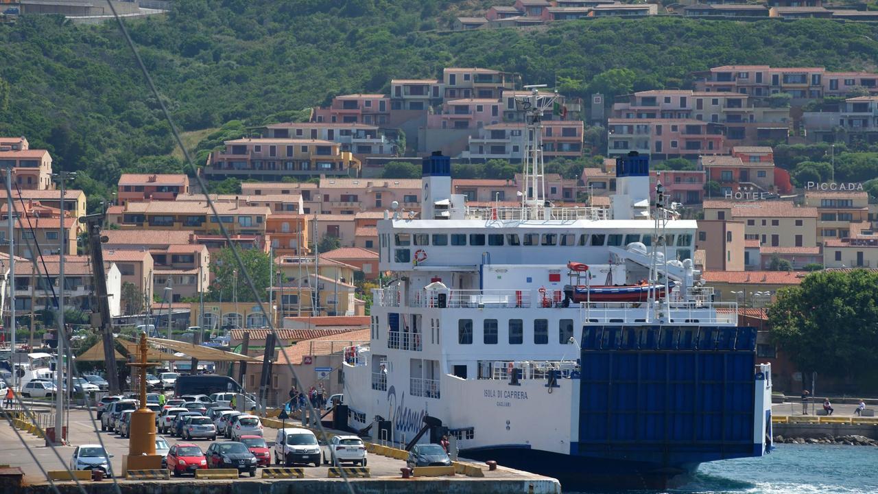 Busta con mille euro cade in mare, un sub si immerge e salva quasi tutta la somma: cosa è successo