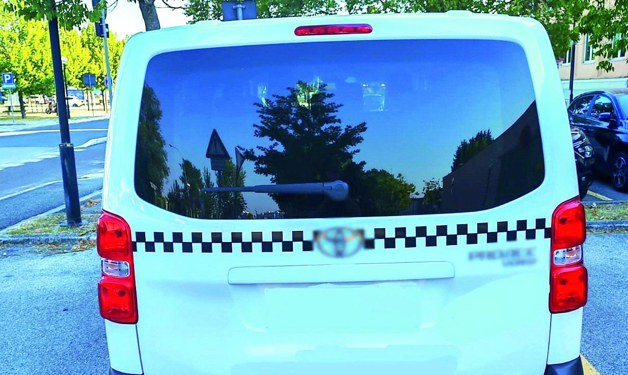 Taxi abusivo per turisti inglesi: nei guai un 35enne di Carpi