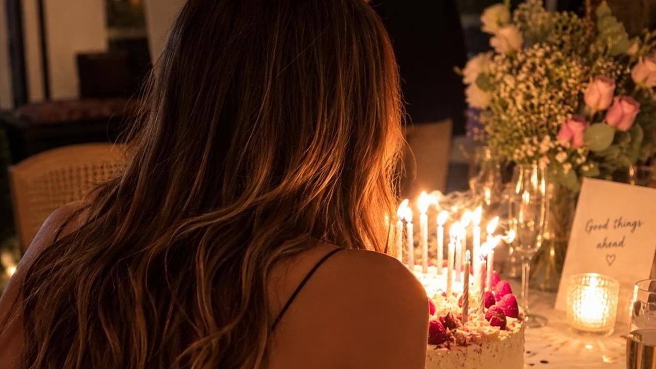 Posta su Instagram le foto della festa di compleanno mentre è in malattia: licenziata