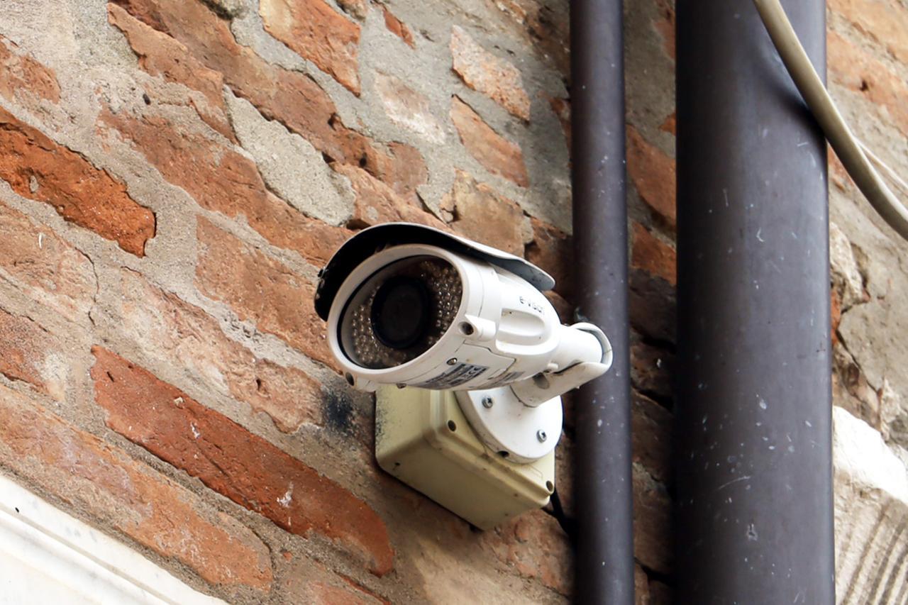 Berra, dopo i furti i residenti installano le videocamere: «Non è alla portata di tutti»