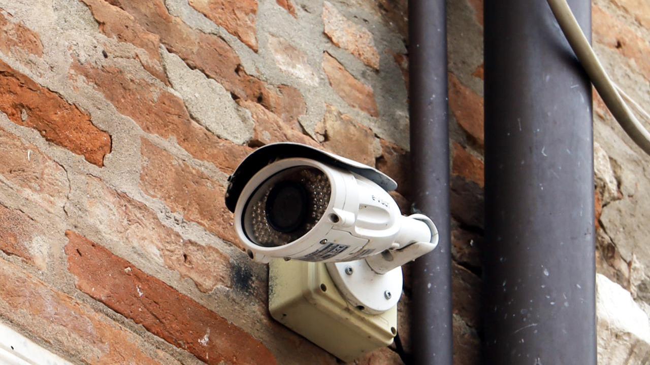 Berra, dopo i furti i residenti installano le videocamere: «Non è alla portata di tutti»