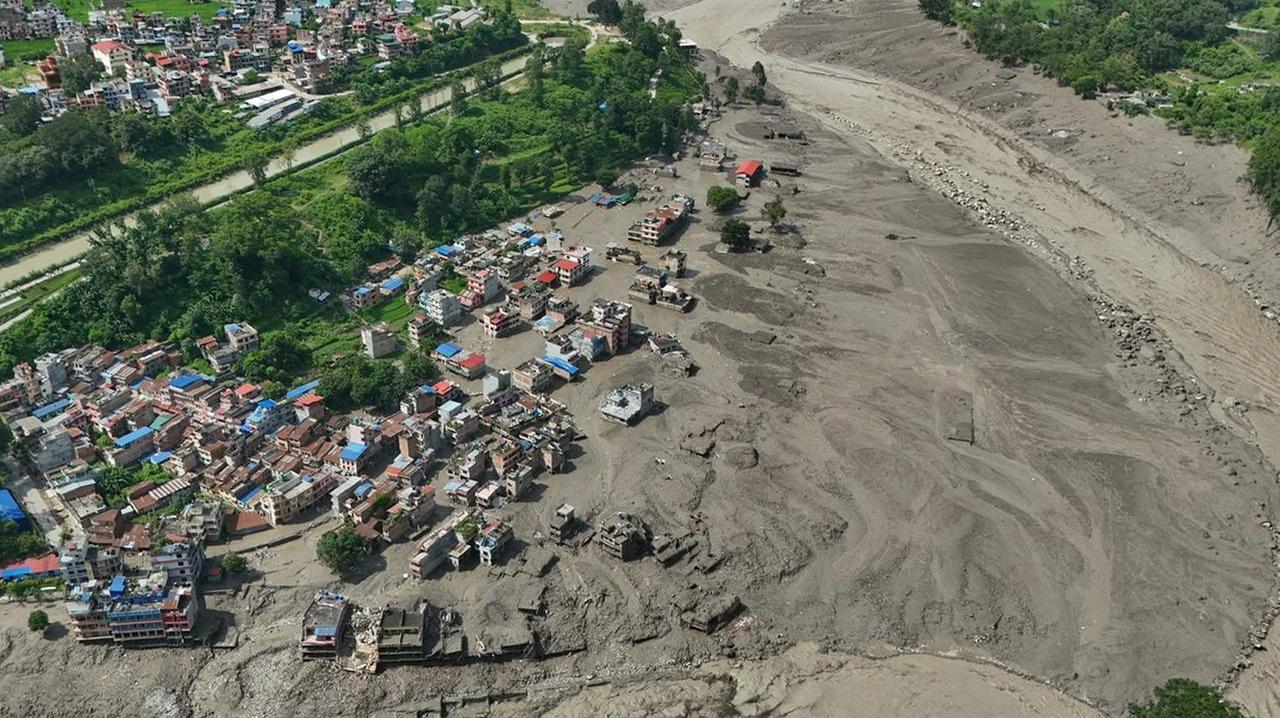 L'alluvione (foto Lapresse)