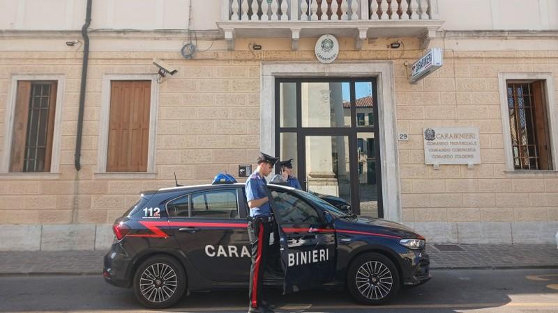 Sul treno con un biglietto non valido, rifiuta di dare le proprie generalità: denunciato un 23enne di Ferrara