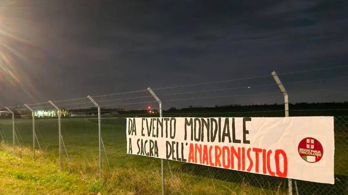 Reggio Emila, striscione contro la Festa dell’Unità, Gazza: «Si muovono di notte come novelli squadristi»