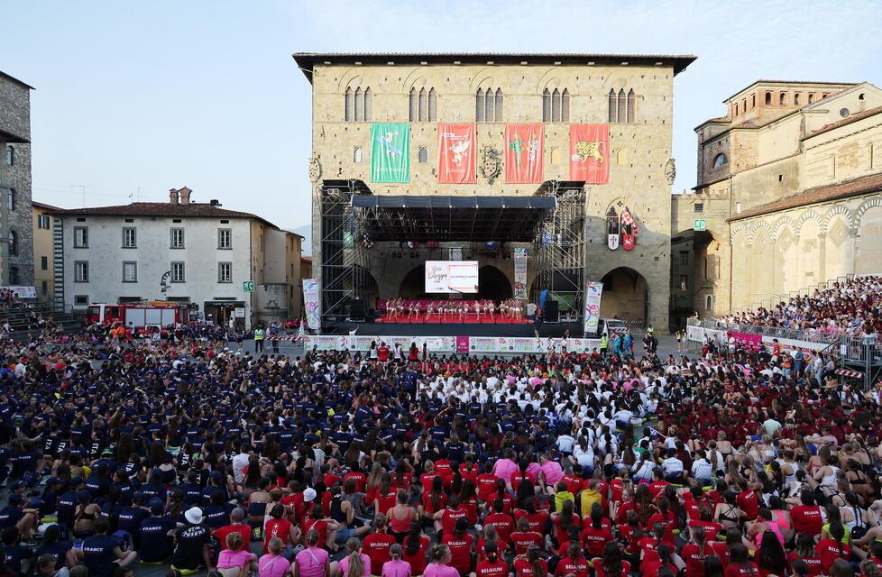 
	La cerimonia di chiusura di Eurogym in piazza Duomo a Pistoia (foto Nucci)

