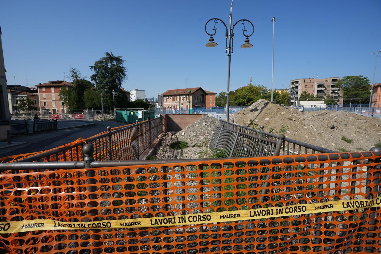 Reggio Emilia, da stanotte l’Onda verde si restringe a una corsia: come cambia la viabilità