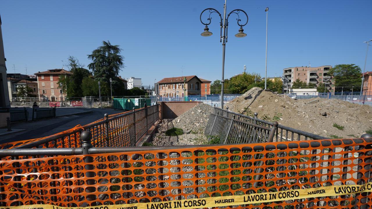 Reggio Emilia, da stanotte l’Onda verde si restringe a una corsia: come cambia la viabilità
