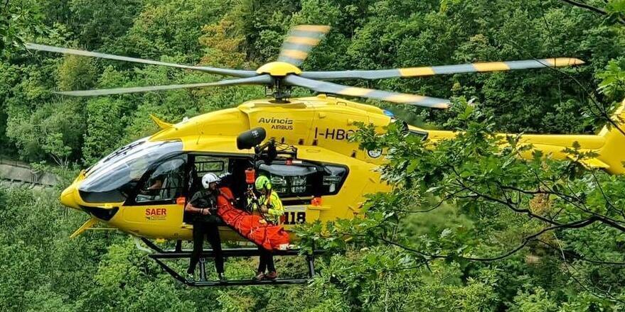 Cade con la bici nel bosco sull'Appennino parmense: ragazzino ferito