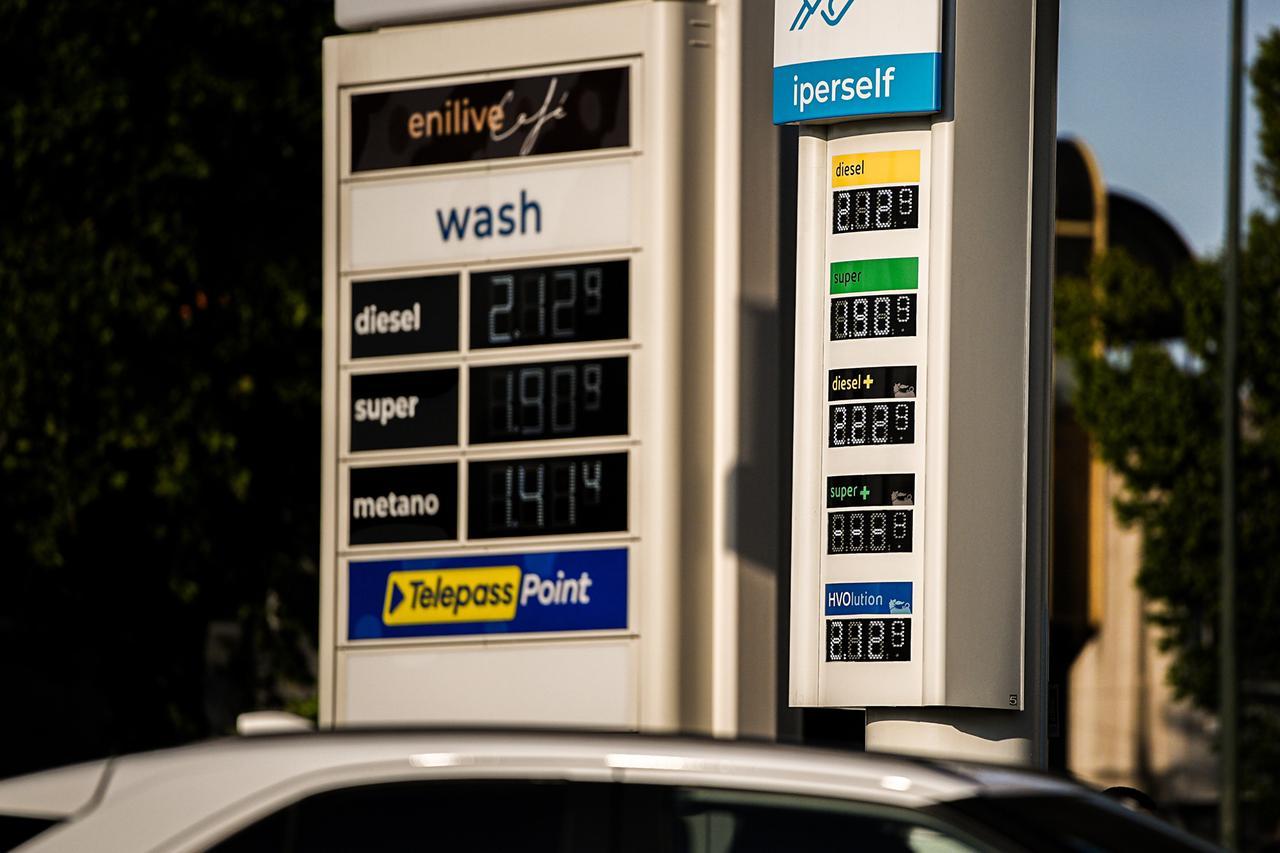 Gasolio, lo sconto di 17 centesimi resta fino al 5 settembre: poi aiuti legati al reddito