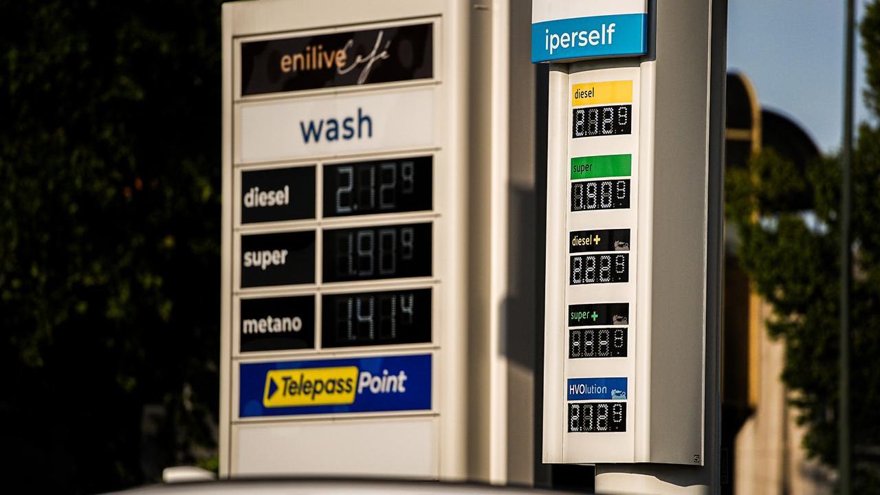 Gasolio, lo sconto di 17 centesimi resta fino al 5 settembre: poi aiuti legati al reddito