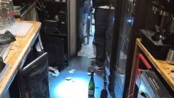 Ladri fanno razzia nel locale chiuso per ferie: «Hanno rubato anche le offerte per il canile»
