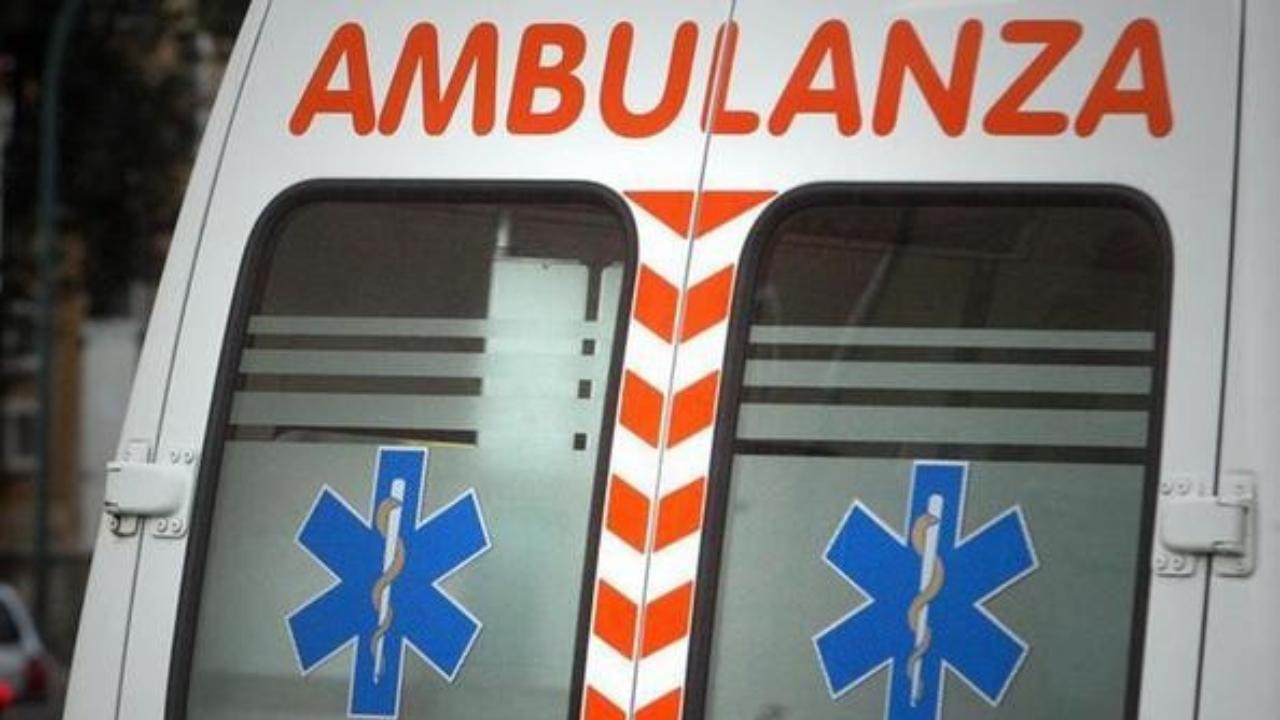 Venturina, accusa un malore in azienda e si accascia a terra: è gravissimo