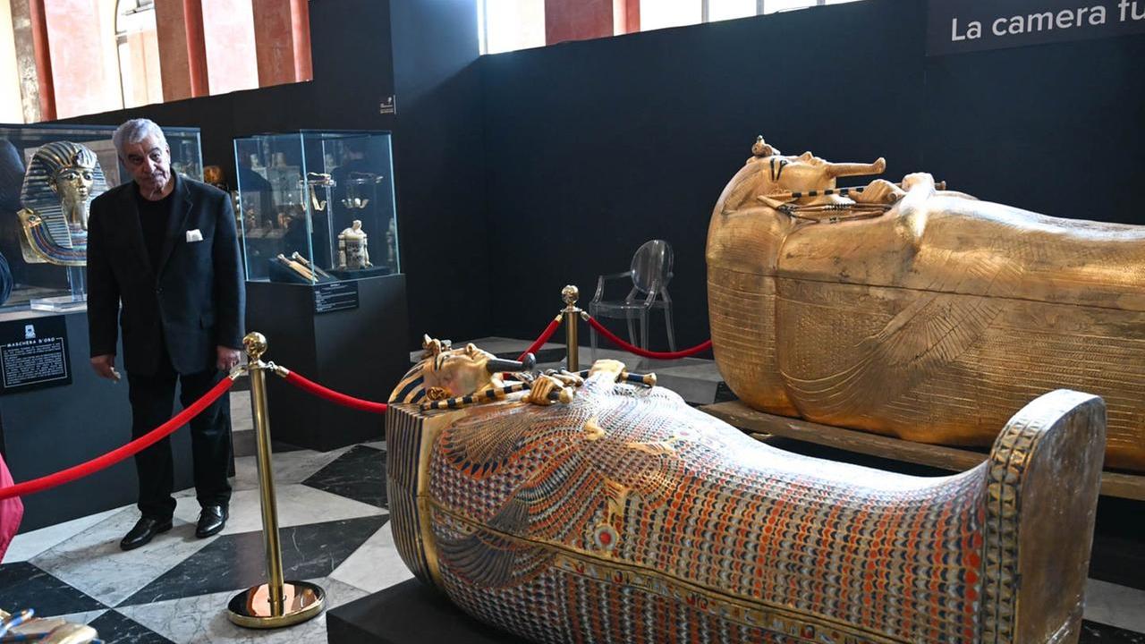 Il celebre archeologo Zahi Hawass in visita la mostra a Cagliari