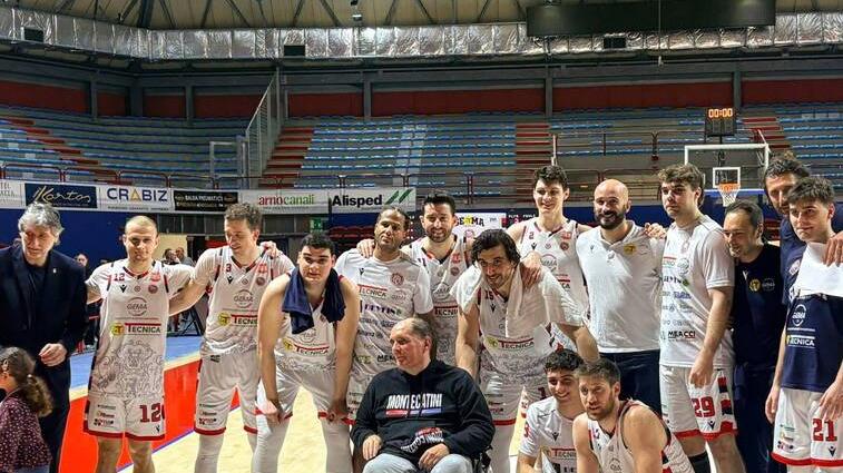 Paolo Paolini insieme alla squadra della La T Gema