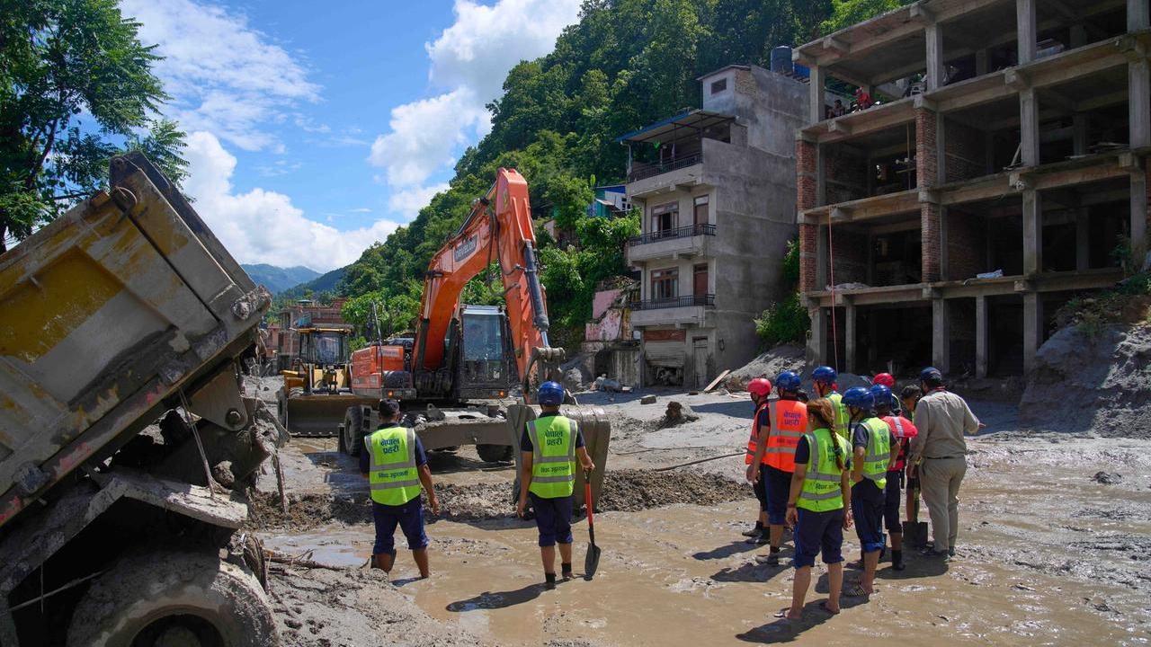 Alluvione in Nepal, due italiani tra i dispersi: in corso le verifiche della Farnesina