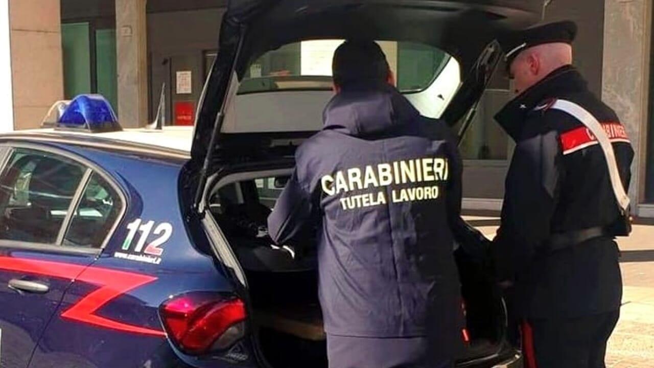 Un controllo dei carabinieri del nucleo ispettorato lavoro (foto d'archivio)