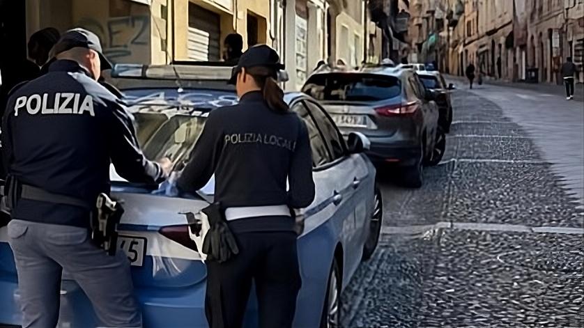 Sassari, evade dai domiciliari e il padre gli telefona mentre è al volante: «Vieni, c’è la polizia»: prima multato e poi arrestato