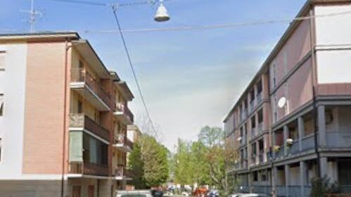Modena, viene massacrato con calci e pugni perchè rifiuta di dare il telefonino