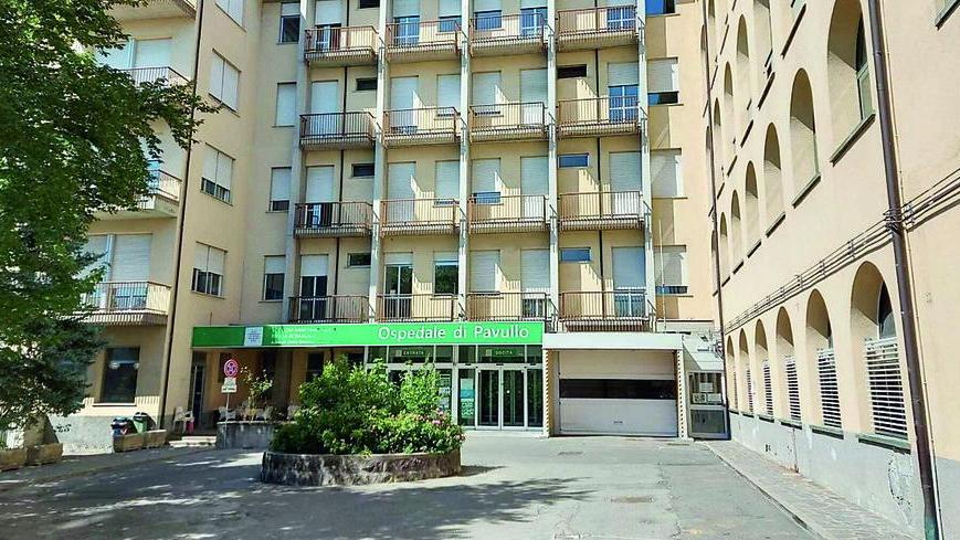Giovane lo spinge e lui cade a terra durante lite stradale a Pavullo: grave 89enne