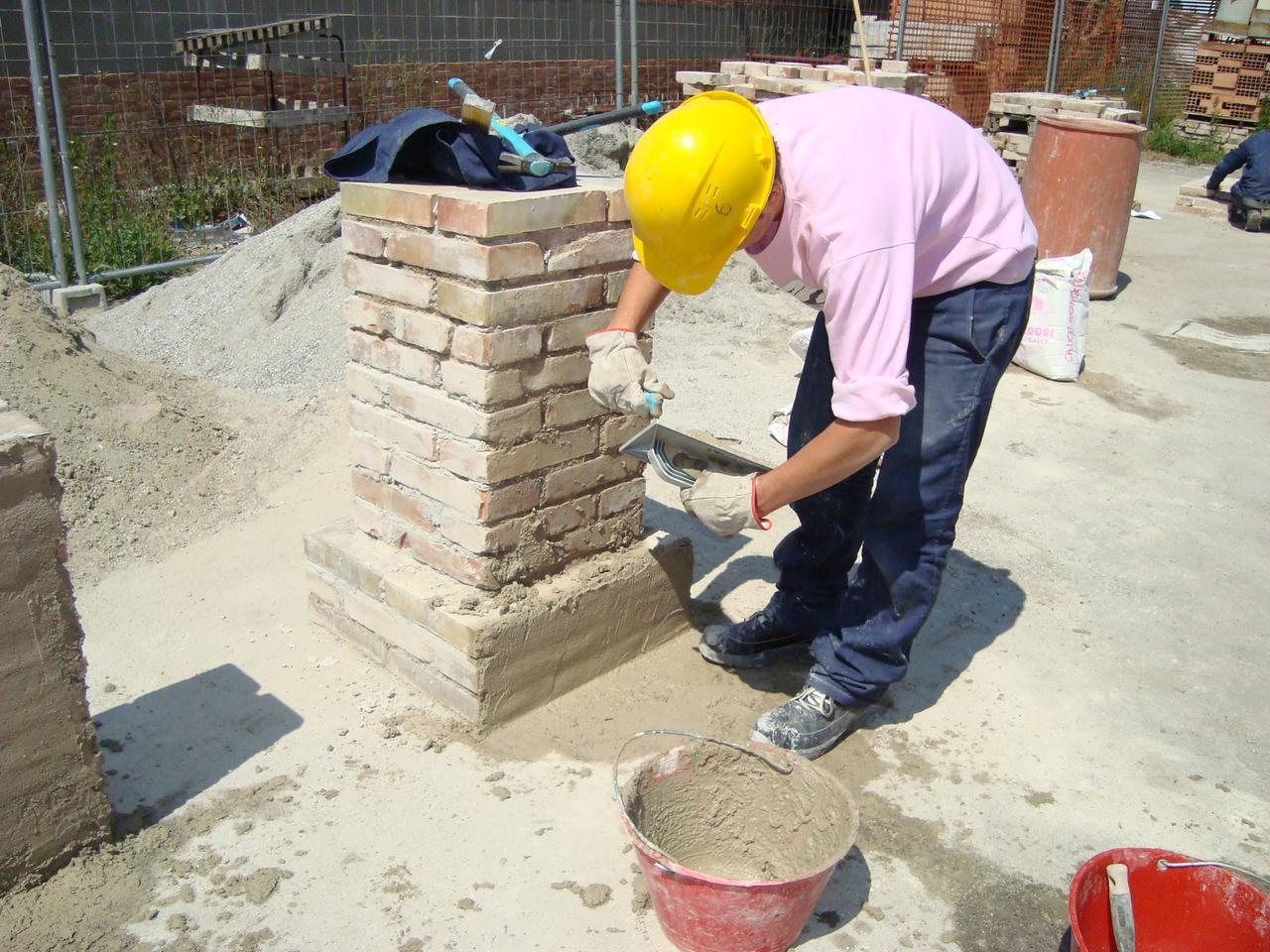 Lavoratori sotto il sole: segnalati 20 cantieri in provincia di Ferrara