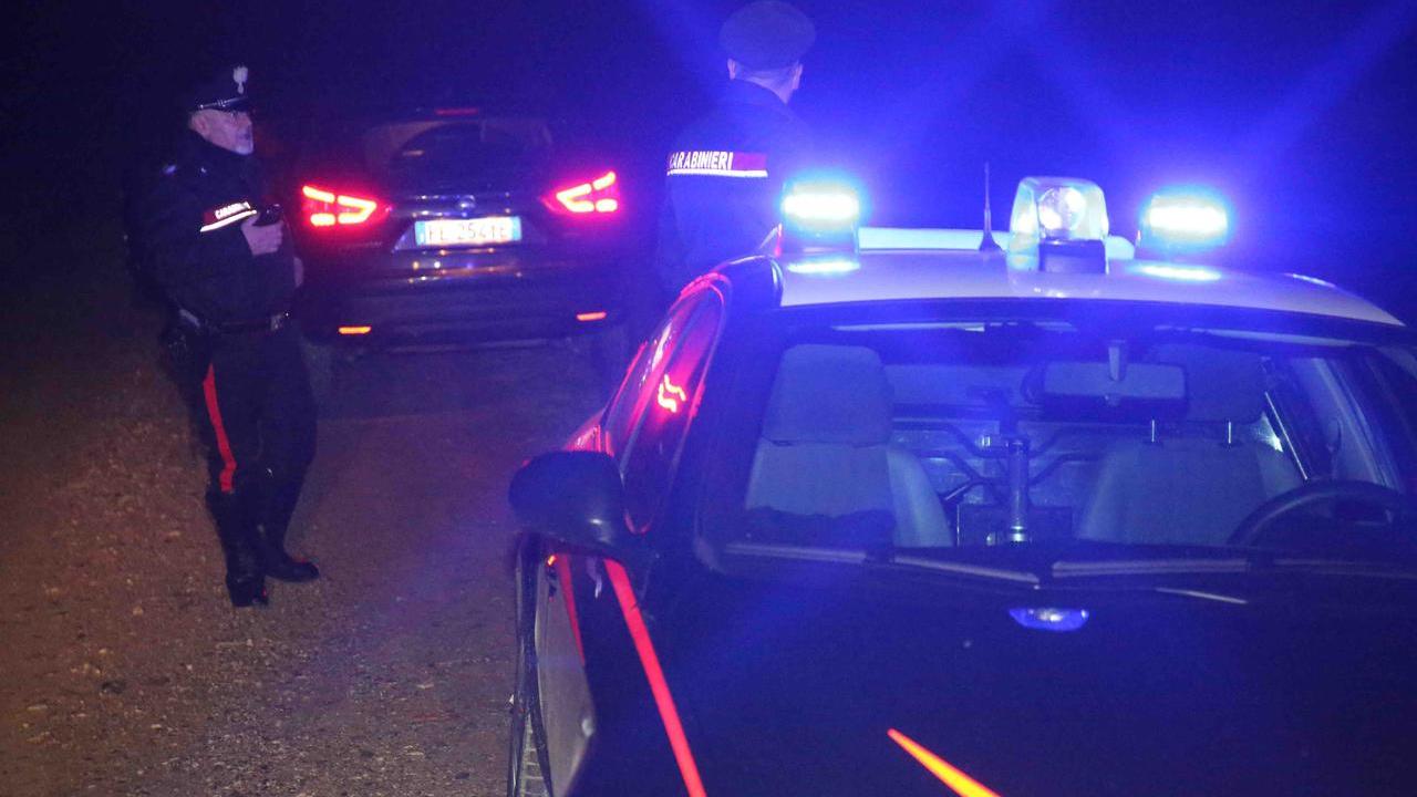 Luzzara, chiude in casa la ex, la minaccia con un coltello e poi la violenta: arrestato 46enne