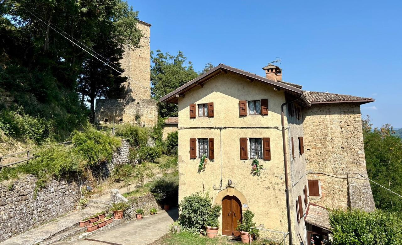 
	Il borgo con l'agriturismo Viecave

