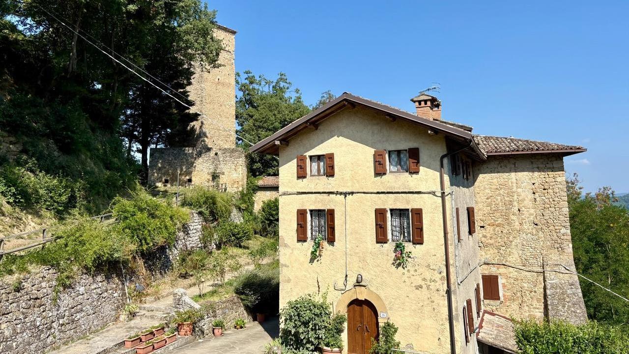 Il borgo con l'agriturismo Viecave