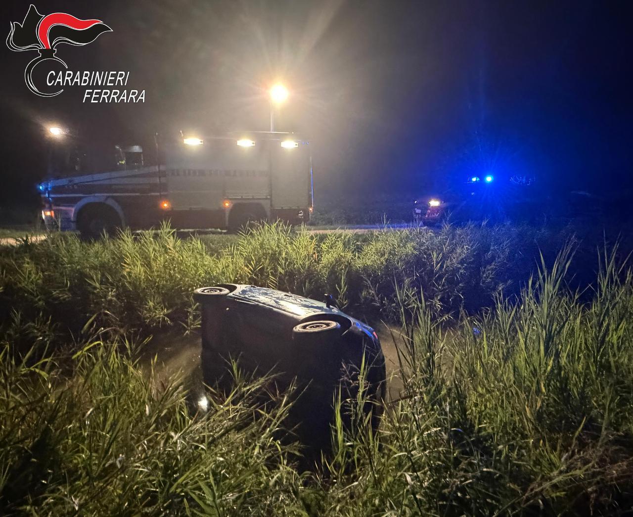 Bosco Mesola, ruba un’auto e finisce in un canale: arrestato 36enne